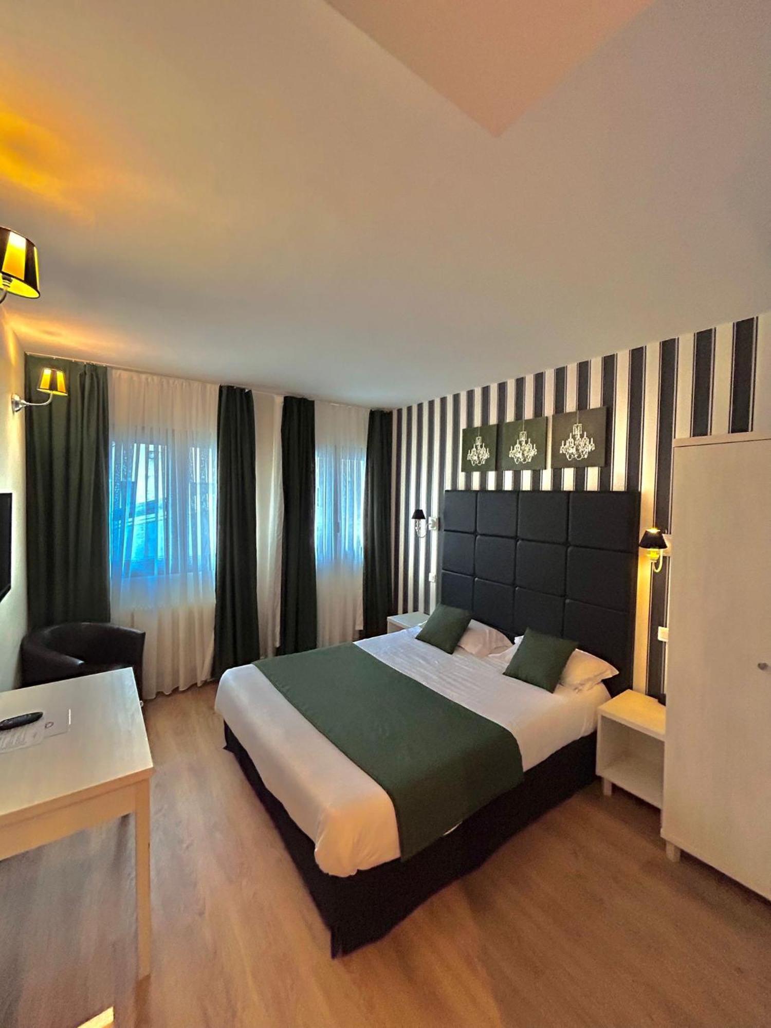 Thoiry Etoile Lodge מראה חיצוני תמונה